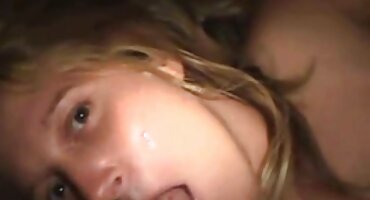 sex vú to đẹp Anh chàng phá trinh fucks người lạ với vòi nước lớn.