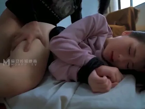 sex yumeilyn Bị tên biến thái bắt cóc khi đang đi dạo ~lin sihao